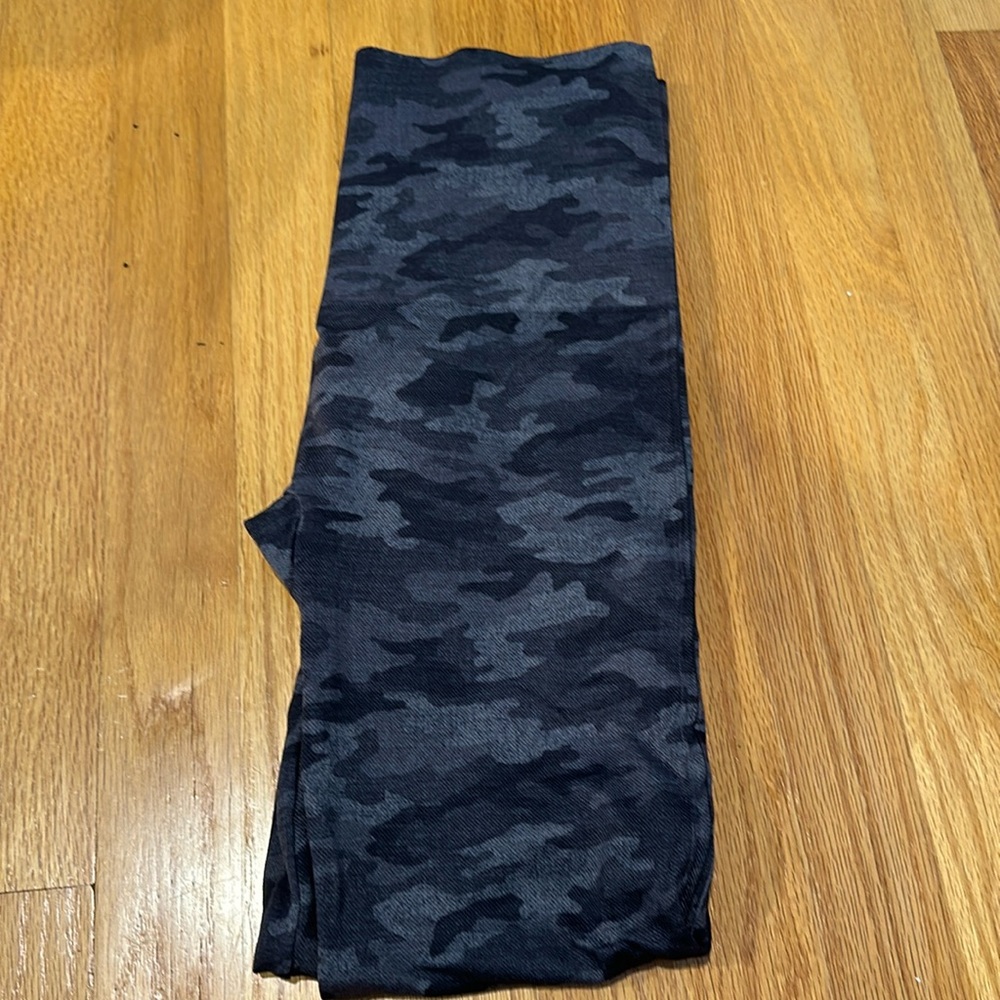 Excellent condition Camo print seamless leggings